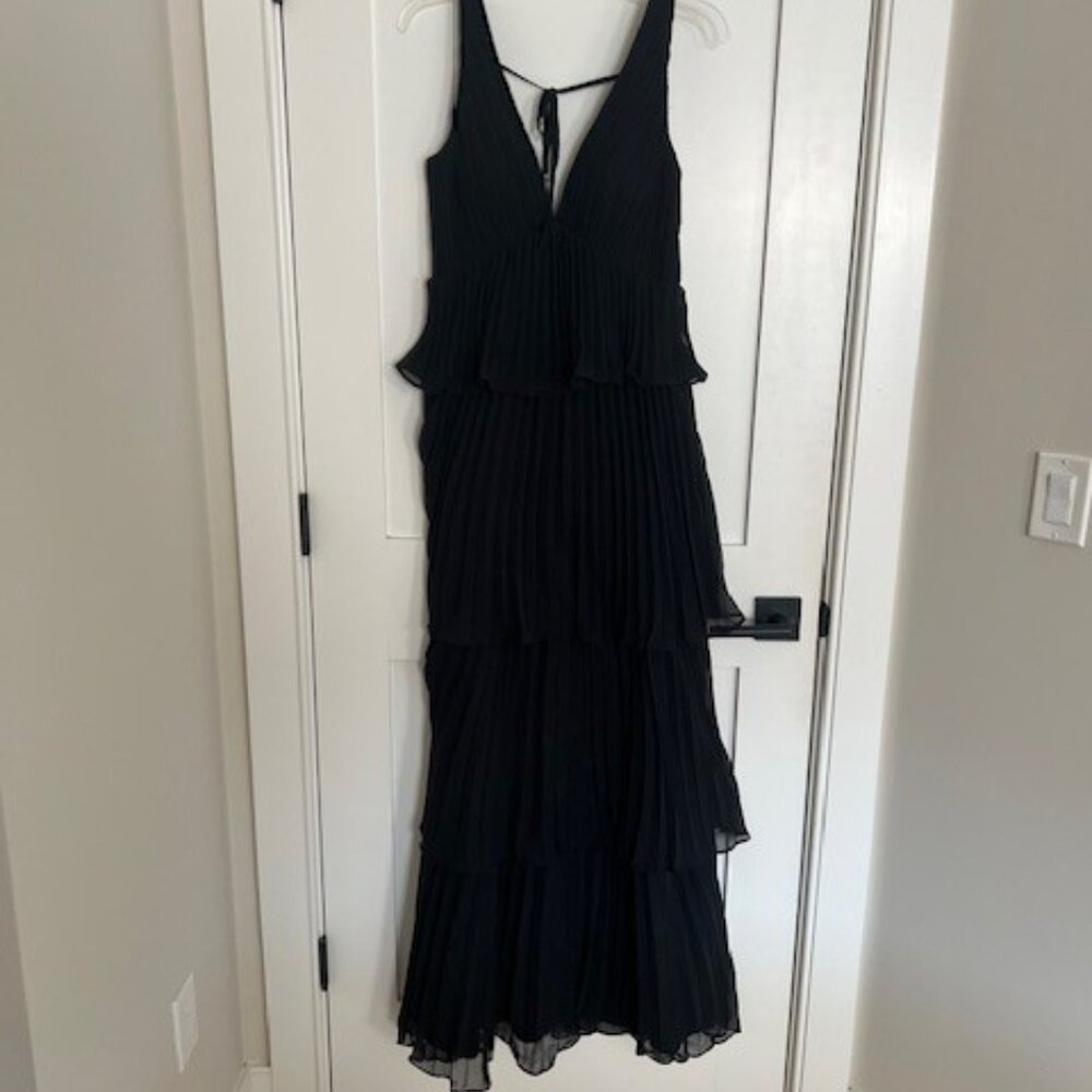 Lulus Size 6 Black Pleated Tiered Maxi Dress